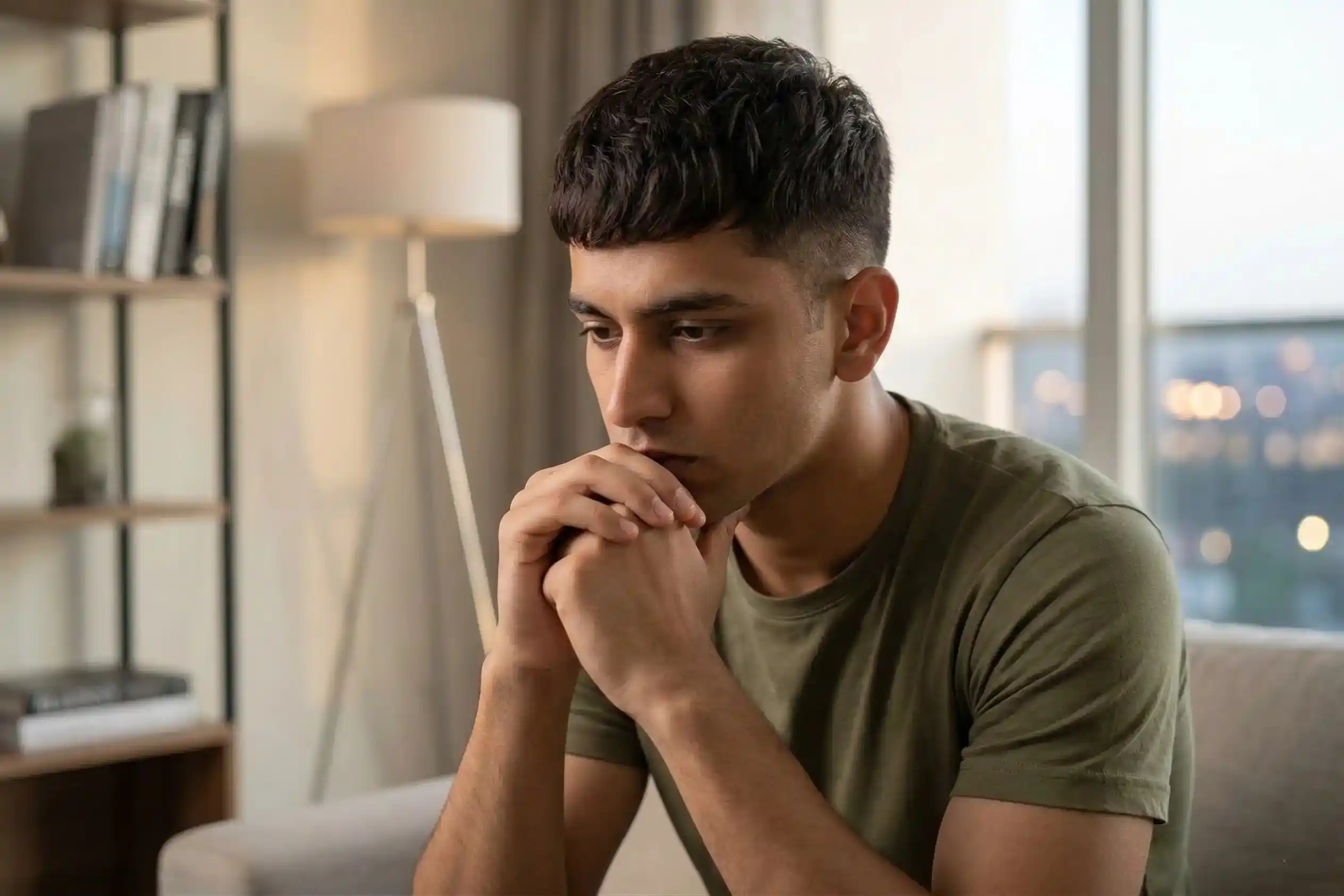 Ek young professional jo apne life patterns ke baare mein soch raha hai